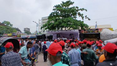 হাসপাতালের সামনে উচ্চ শব্দে সাউন্ড সিস্টেমে যুবদলের সমাবেশ!