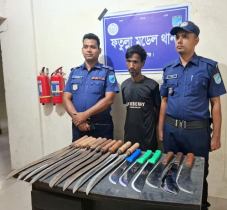 নারায়ণগঞ্জে ১৬টি দেশীয় অস্ত্রসহ যুবক গ্রেফতার