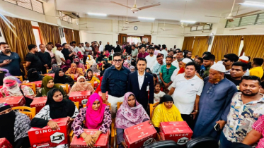 রূপগঞ্জে অসহায় নারীদের মাঝে ৭০টি সেলাই মেশিন, নগদ অর্থ ও খেলাধুলার সামগ্রী বিতরণ রূপগঞ্জে অসহায় নারীদের মাঝে ৭০টি সেলাই মেশিন, নগদ অর্থ ও খেলাধুলার সামগ্রী বিতরণ