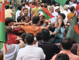 নাসিক প্রশাসক সাখাওয়াতের সামনে বিএনপি নেতা শাহীনকে মারধর!