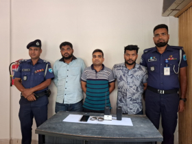 নারায়ণগঞ্জে তিন ভুয়া ডিজিএফআই আটক, ওয়াকিটকি ও ভূয়া পরিচয়পত্র উদ্ধার নারায়ণগঞ্জে তিন ভুয়া ডিজিএফআই আটক, ওয়াকিটকি ও ভূয়া পরিচয়পত্র উদ্ধার