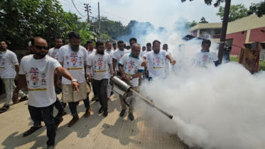 ডেঙ্গু প্রতিরোধে মহানগর যুবদলের মশক নিধন কর্মসূচি