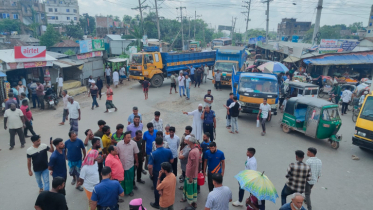 বন্দরে রাস্তা সংস্কারের দাবিতে সড়ক অবরোধ