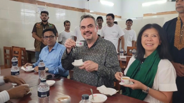 নারায়ণগঞ্জের শতবর্ষী বোস কেবিনে মার্কিন রাষ্ট্রদূতের চা পান