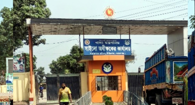 নারায়ণগঞ্জ খাদ্য গুদাম সাইলোতে ভাড়া নিয়ে পরিবহন শ্রমিক-ঠিকাদারদের বিরোধ, খাদ্য সরবরাহ বন্ধ