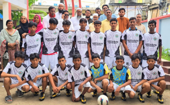 রনি ও আলমগীরের সহযোগিতায় জার্সি-ক্রীড়া সামগ্রী