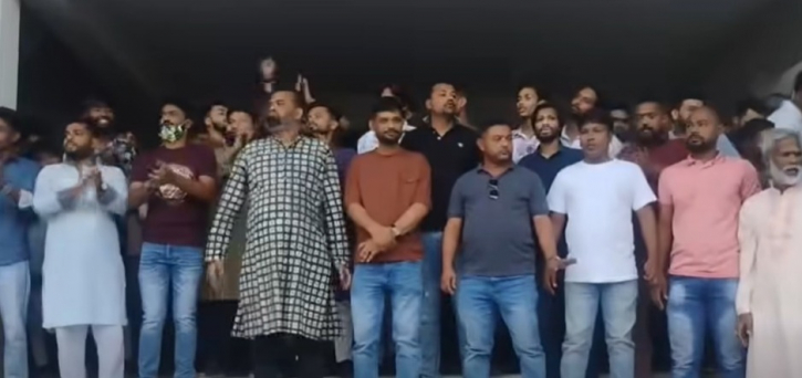 ওয়ার্ড কমিটি বাতিলের দাবিতে কার্যালয় অবরোধ 