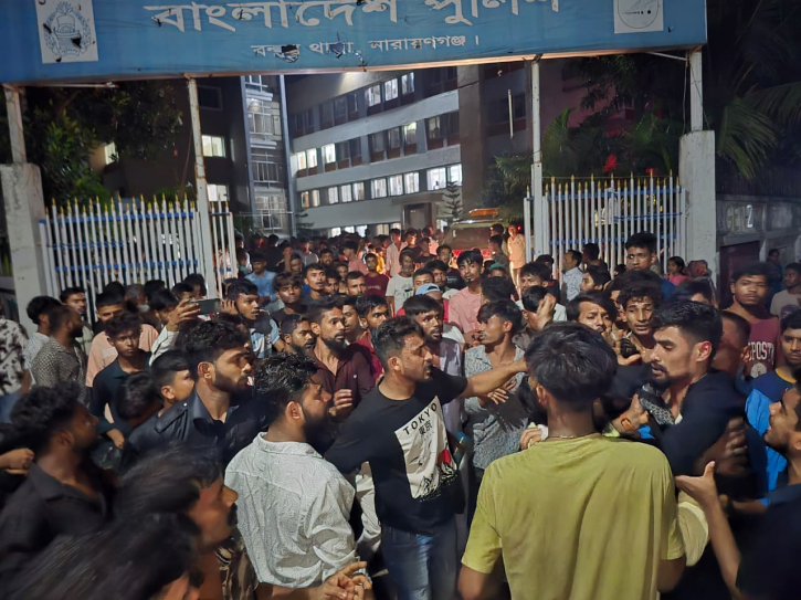 বন্দরে ছিনতাইকারীর ছুরিকাঘাতে আহত যুবকের মৃত্যু, মরদেহ নিয়ে থানা ঘেরাও