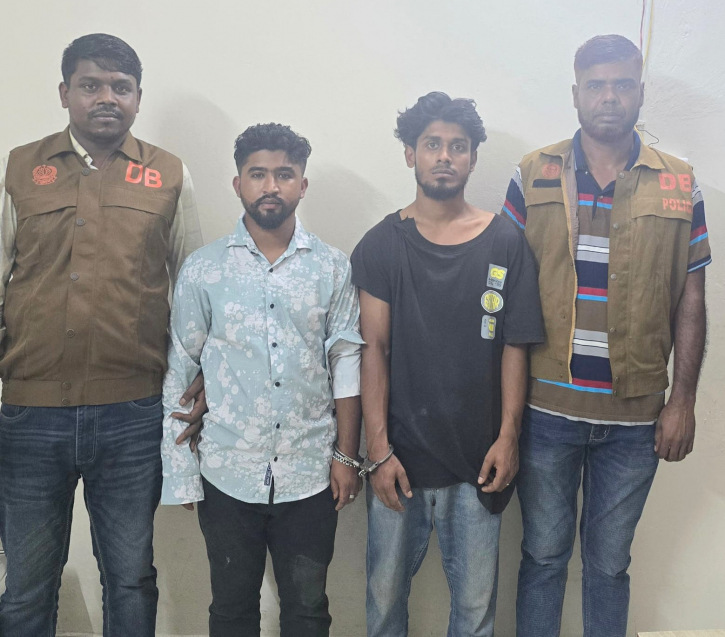 আড়াইহাজারে শীর্ষ সন্ত্রাসী শুটার রিয়াজের দুই সহযোগী গ্রেপ্তার
