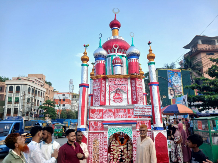 নারায়ণগঞ্জে তাজিয়া মিছিলে মানুষের ঢল
