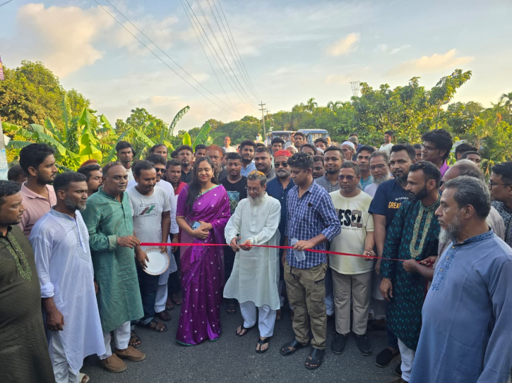 আমরা ঘরে বসে নেই, জনগণের পাশেই আছি: এমপি আবুল কালাম