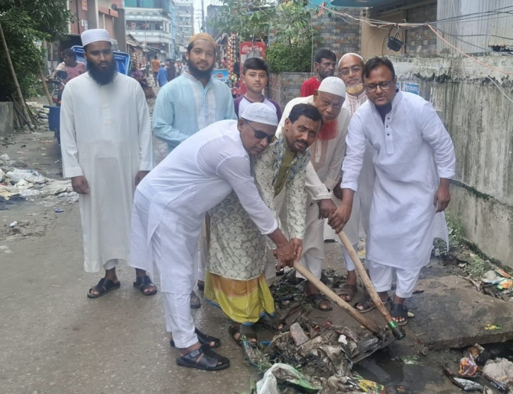 ফতুল্লা ইউনিয়ন পরিষদের উদ্যোগে ড্রেন পরিষ্কার কার্যক্রম শুরু