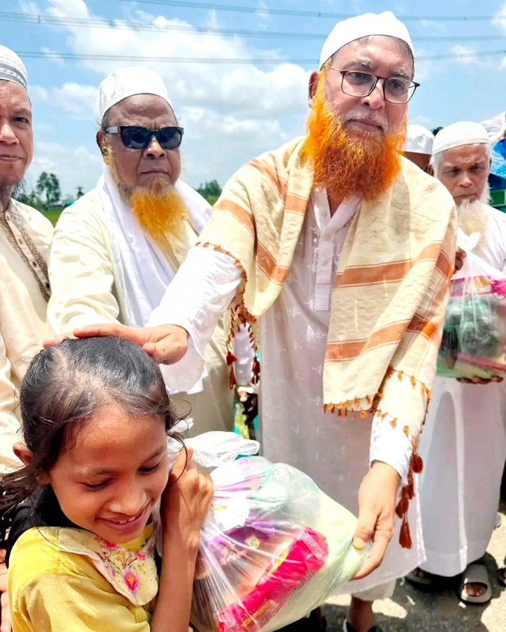 চট্টগ্রামে বন্যার্তদের পাশে এবিএম সিরাজুল মামুন