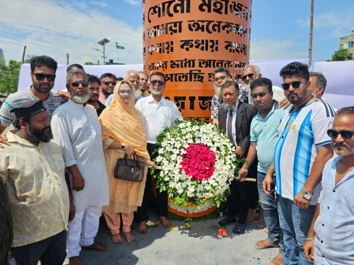 জুলাই স্মৃতিস্তম্ভে মহানগর বিএনপির শ্রদ্ধা 