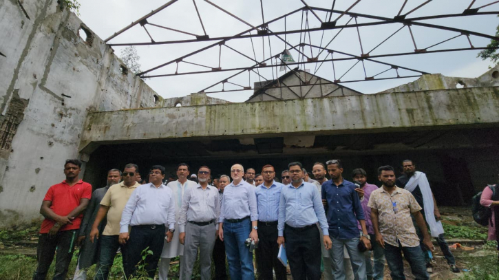 শহীদ জিয়া হলে জাইকার টিম লিডার রেইমনের পরিদর্শন