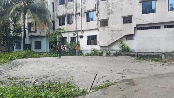 নিজ জমিতে নির্মাণকাজে বাধা ও প্রাণনাশের হুমকি