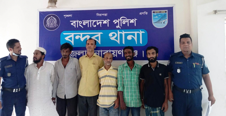 বন্দরে পুলিশের অভিযানে গ্রেপ্তার ৬ 