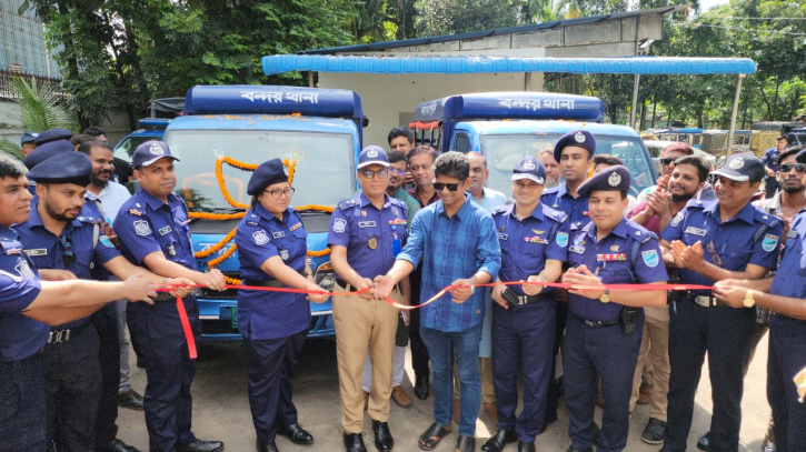 বন্দর থানাকে দুইটি পিকআপ উপহার দিলেন আবুল কালাম