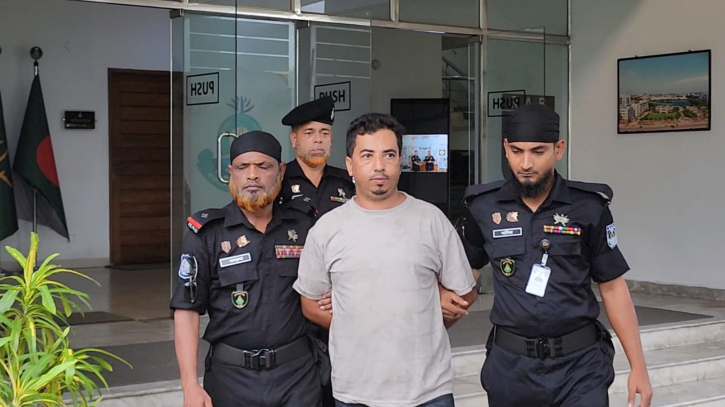 র‍্যাবের অভিযানে বিদেশি পিস্তল, গুলি ও হেরোইনসহ সন্ত্রাসী গ্রেপ্তার