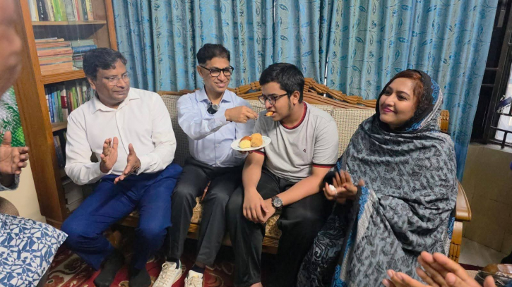 ঢাকা বোর্ডে বিজ্ঞান বিভাগে প্রথম বায়েজিদকে শুভেচ্ছা জানালেন জেলা পরিষদ প্রশাসক ঢাকা বোর্ডে বিজ্ঞান বিভাগে প্রথম বায়েজিদকে শুভেচ্ছা জানালেন জেলা পরিষদ প্রশাসক
