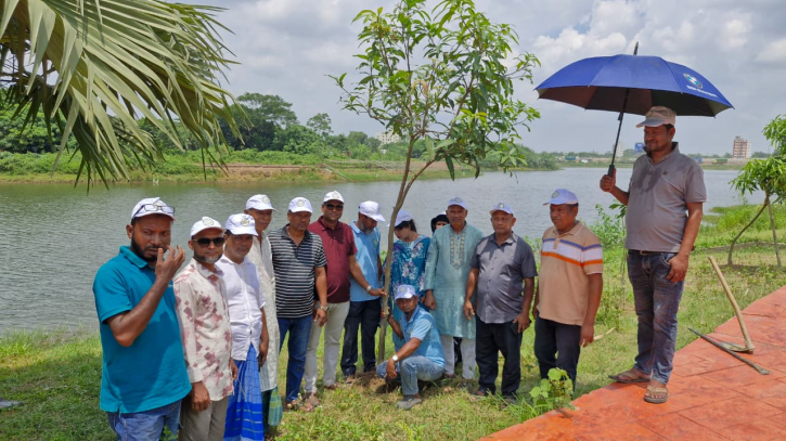 পূর্বাচল আদর্শ সেবা সংস্থার উদ্যোগে ফলজ ও বনজ বৃক্ষের চারা রোপণ