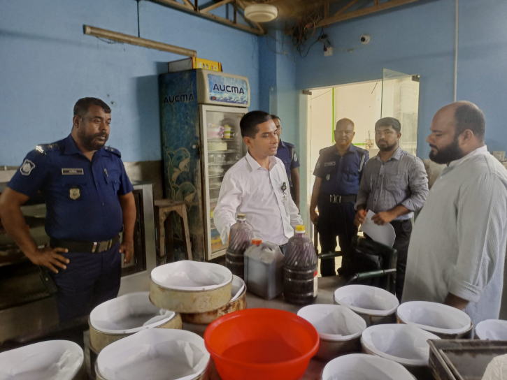 মেয়াদোত্তীর্ণ ফুড কালার দিয়ে কেক তৈরি, ‘কুক ফর ইউ’কে ৫০ হাজার টাকা জরিমানা