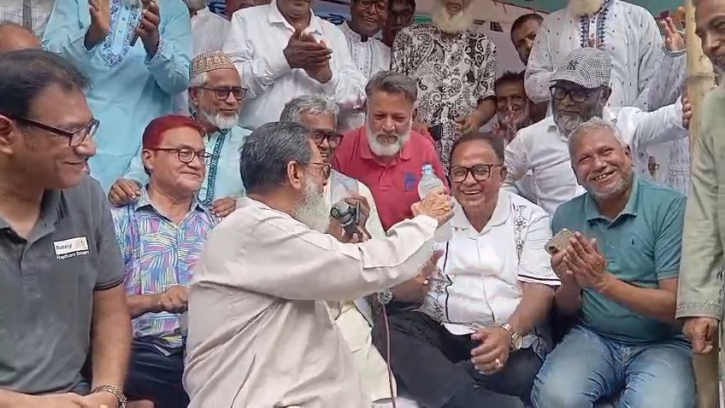 নারায়ণগঞ্জে প্রিপেইড মিটার বাতিলের দাবিতে গণঅনশন