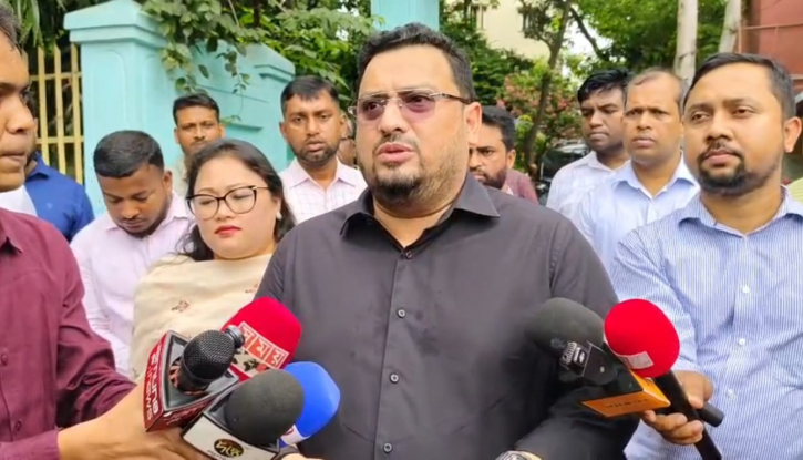 বইয়ে স্বাক্ষর থাকলেও অফিসে ছিলেন না ভূমি কর্মকর্তারা, পরিদর্শনে এসে বিস্মিত প্রতিমন্ত্রী