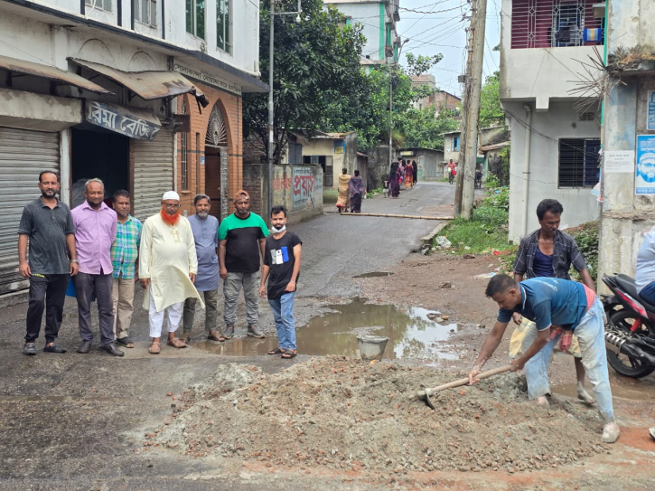 সিটি কর্পোরেশনের কাজ যুবদল নেতা করলেন
