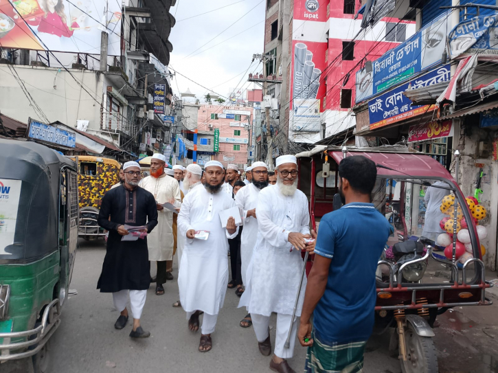 ৫ সেপ্টেম্বরের লং মার্চ সফল করতে আড়াইহাজারে জামায়াতের লিফলেট বিতরণ