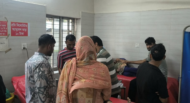 জমি বিরোধে সোনারগাঁয়ে দু’পক্ষের রক্তক্ষয়ী সংঘর্ষ, নারীসহ আহত ১০