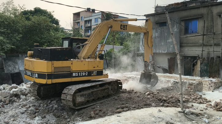 সোনারগাঁয়ে তিতাসের অভিযান: অবৈধ ৫টি চুনা কারখানা গুঁড়িয়ে দেয়া হয়েছে তবে অধরাই মূল অপরাধীরা