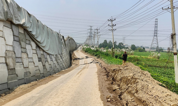 এশিয়ান হাইওয়েতে ভয়াবহ ফাটল: বৃষ্টির ওপর দায় চাপালেন প্রকল্প পরিচালক