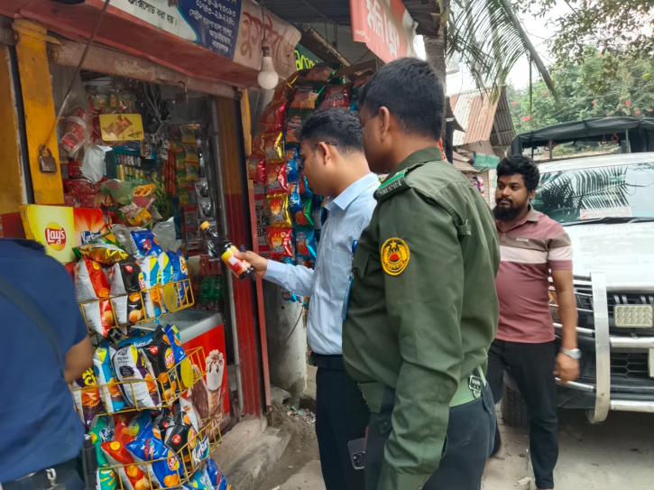 আড়াইহাজার বাজারে চার দোকানিকে ২১ হাজার টাকা জরিমানা