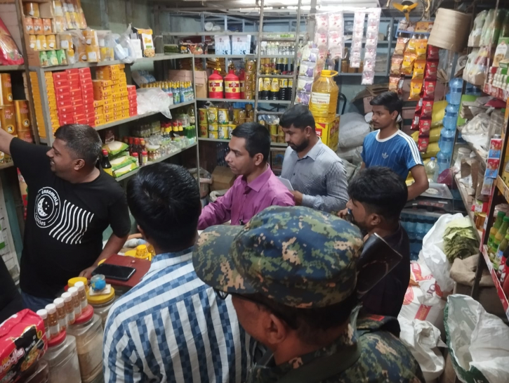 নিতাইগঞ্জে গ্যাস সিলিন্ডার বাজার তদারকি, প্রতিষ্ঠানকে ১০ হাজার টাকা জরিমানা