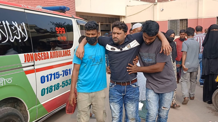 ফতুল্লায় ইট ভাটায় চাঁদাবাজির নিয়ন্ত্রন নিতে আ.লীগ বিএনপির সংঘর্ষে গুলিবিদ্ধসহ আহত-১৫ ফতুল্লায় ইট ভাটায় চাঁদাবাজির নিয়ন্ত্রন নিতে আ.লীগ বিএনপির সংঘর্ষে গুলিবিদ্ধসহ আহত-১৫