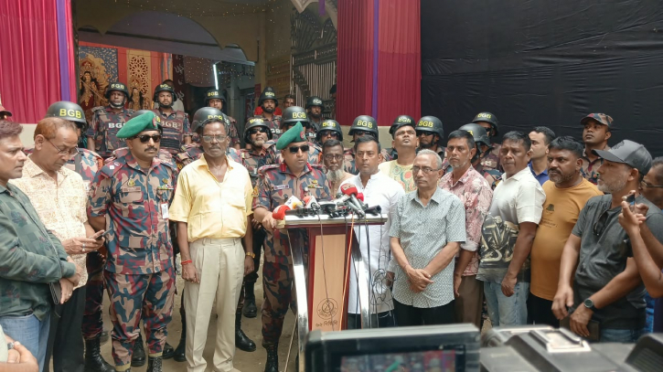 দুর্গাপূজার নিরাপত্তায় শহরে বিজিবির টহল