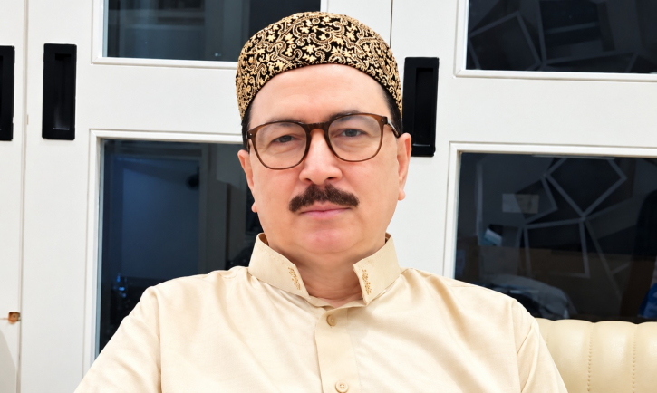 আমলাপাড়ায় অস্ত্রের ভয় দেখিয়ে সাংবাদিকের মেয়ের মোবাইল-দুল ছিনতাই