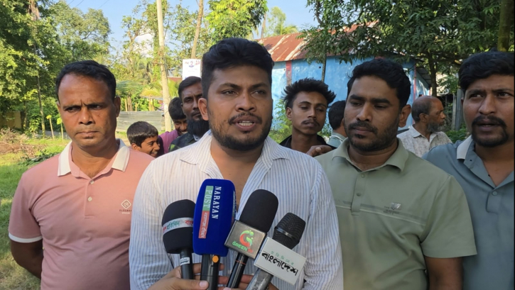 রূপগঞ্জে নিজ অর্থায়নে রাস্তা সংস্কার ও খেলাধুলার উদ্যোগ
