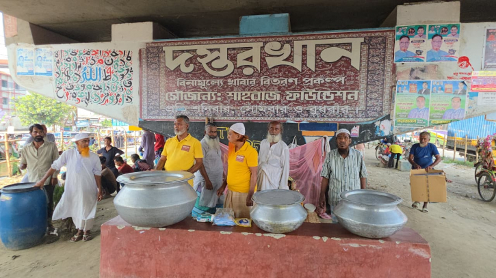 ভুলতা ফ্লাইওভারের নিচে মানবতার দস্তরখানা