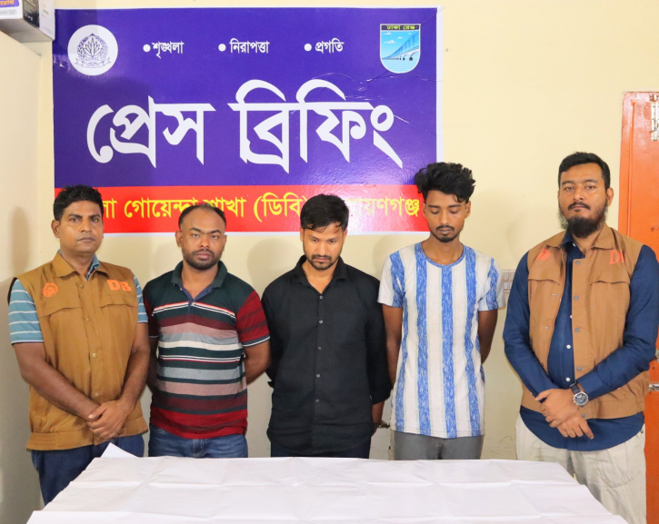 সোনারগাঁয়ে বাসের সিটে লুকানো ২৩ হাজার ইয়াবা উদ্ধার, গ্রেপ্তার ৩