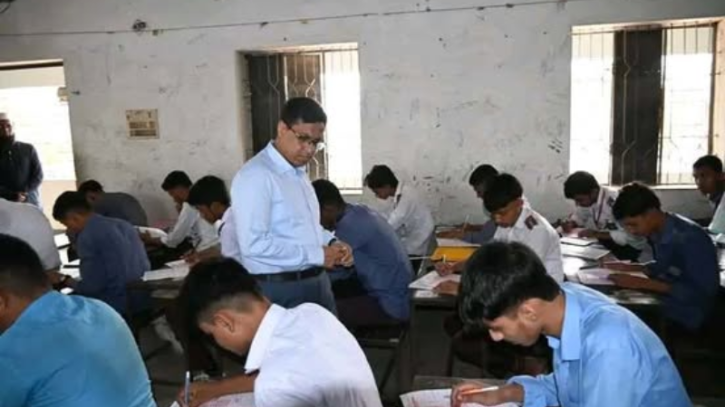ভুল প্রশ্নে পরীক্ষা দেওয়া শিক্ষার্থীরা ক্ষতিগ্রস্ত হবে না: ডিসি রায়হান কবির