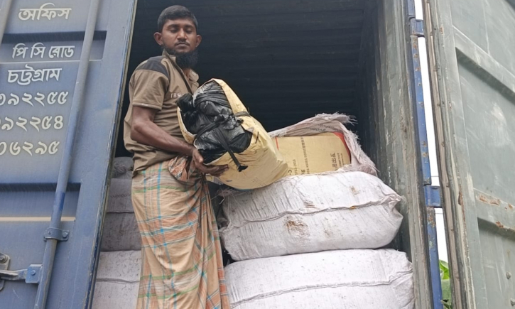 ফতুল্লায় ৯ টন নিষিদ্ধ পলিথিনসহ লরি আটক