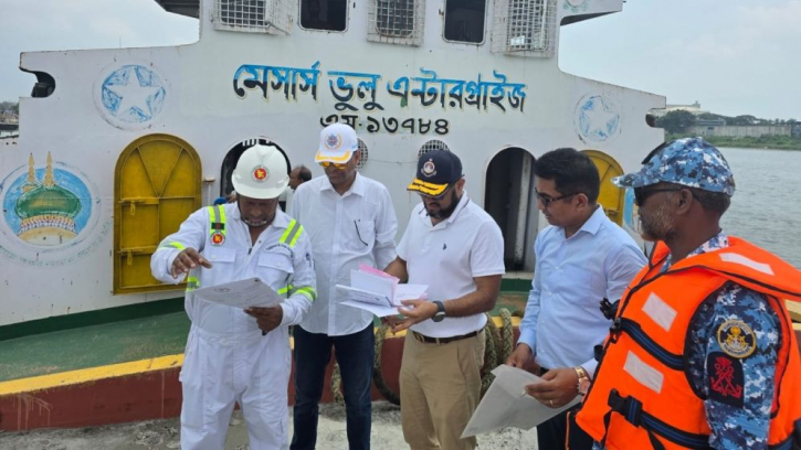 ৯ বালিবাহী নৌযানকে জরিমানা