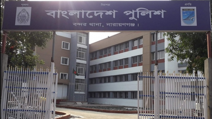 ঢাকা উত্তরায় পেট্রোল পাম্পের টাকা লুটের ঘটনায় বন্দরে গ্রেপ্তার ২ অস্ত্র ও সরঞ্জাম উদ্ধার