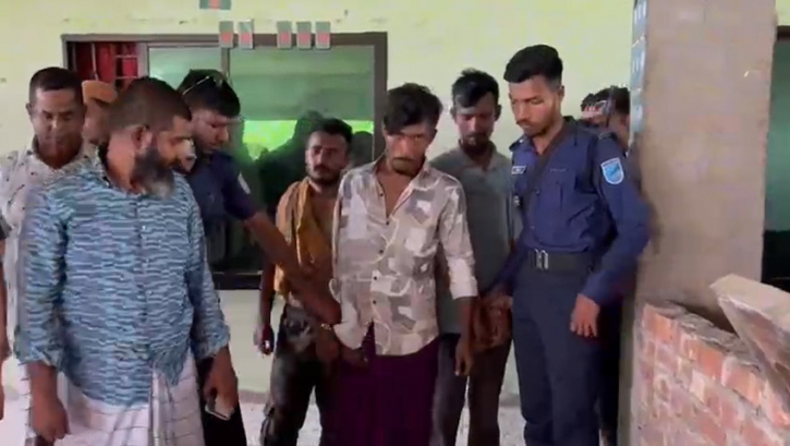 দেশীয় অস্ত্র ও মাদকসহ গ্রেফতার ৩